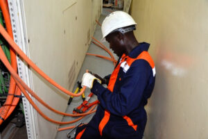 Pourquoi une installation électrique professionnelle est essentielle pour votre entreprise au Togo ?